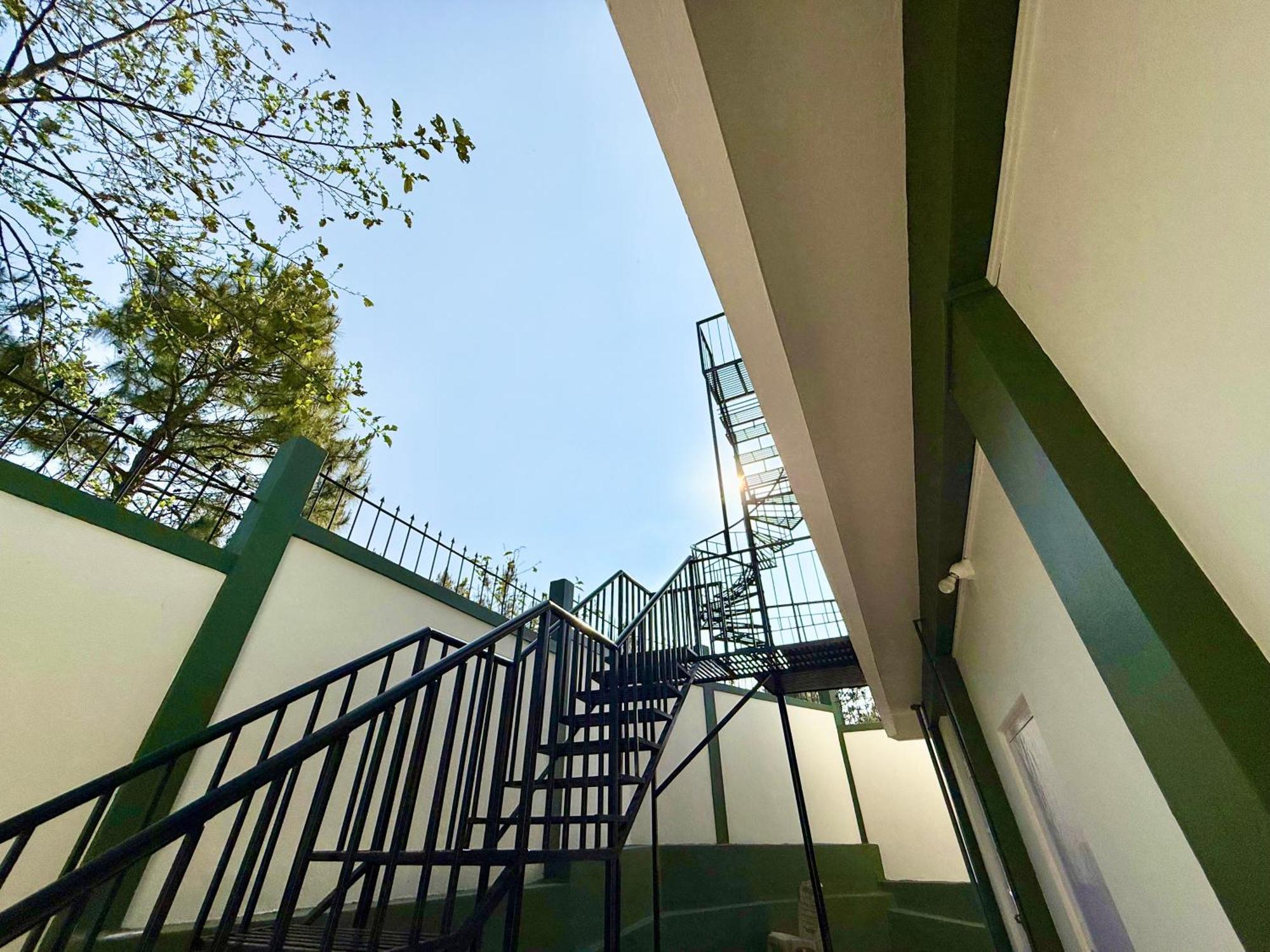 Yepplo Holiday Home - Complimentary Breakfast - 24 Hrs Caretaker & Power Backup Шиллонг Экстерьер фото