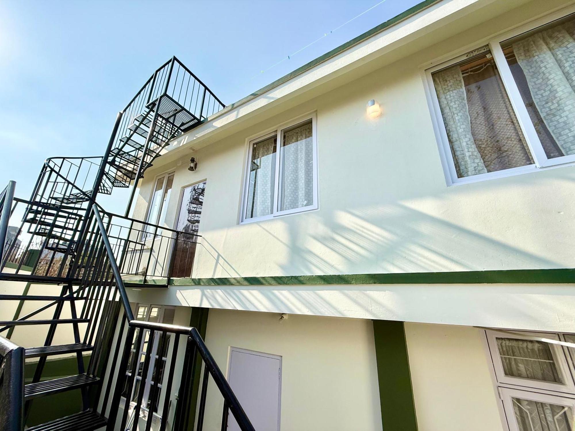 Yepplo Holiday Home - Complimentary Breakfast - 24 Hrs Caretaker & Power Backup Шиллонг Экстерьер фото